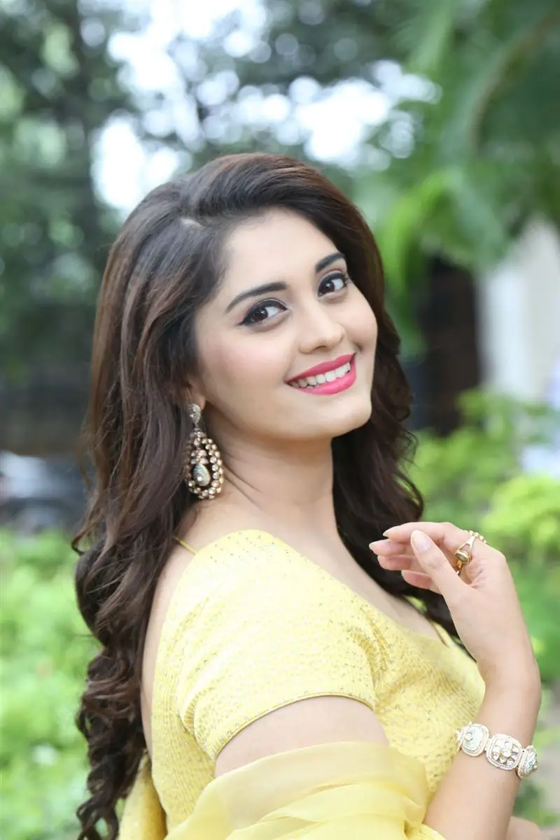 TELUGU ACTRESS SURBHI PURANIK AT DD RETURNS BHUTHALA BUNGALOW MOVIE PRESS MEET 3